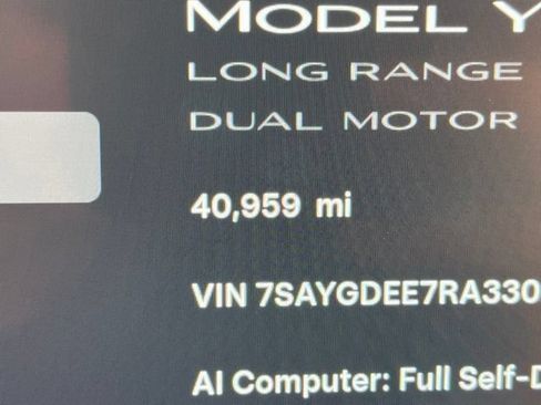 Used 2024 Tesla Model Y Long Range AWD/4WD image 17
