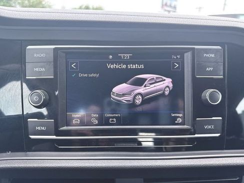 Used 2024 Volkswagen Jetta SE FWD image 13