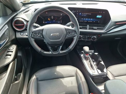Used 2024 Chevrolet Trax RS w/ Driver Confidence Package FWD image 2