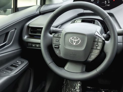 Used 2026 Toyota Prius Plug-In Hybrid image 28