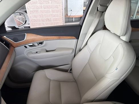 Used 2021 Volvo XC90 T6 Momentum AWD/4WD image 22