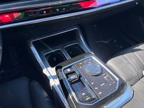 Used 2025 BMW 740i xDrive image 29