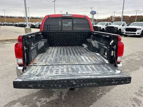 Used 2017 Toyota Tacoma TRD Off-Road image 37