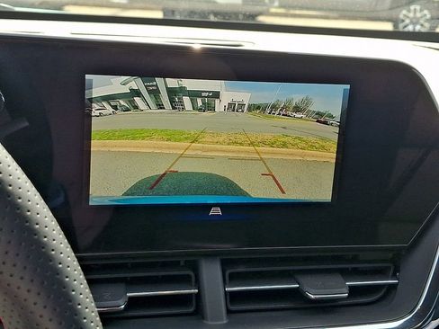 Used 2025 Chevrolet Trax RS w/ Driver Confidence Package image 17