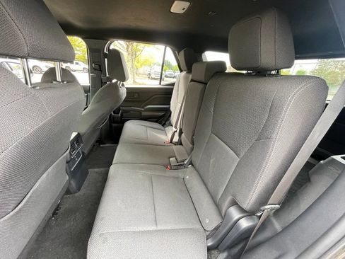 Used 2025 Toyota 4Runner SR5 AWD/4WD image 27