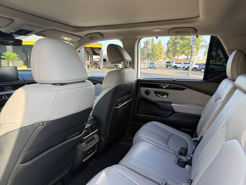 Used 2025 Honda Pilot Touring image 13