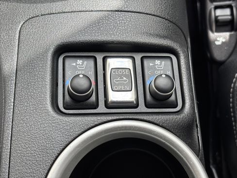 Used 2013 Nissan 370Z Touring w/ Sport Pkg RWD image 28