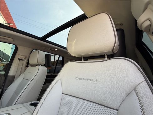 Used 2021 GMC Yukon Denali w/ Denali Premium Package AWD/4WD image 21