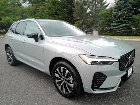 Used 2024 Volvo XC60 B5 Plus w/ Climate Package AWD/4WD image 2