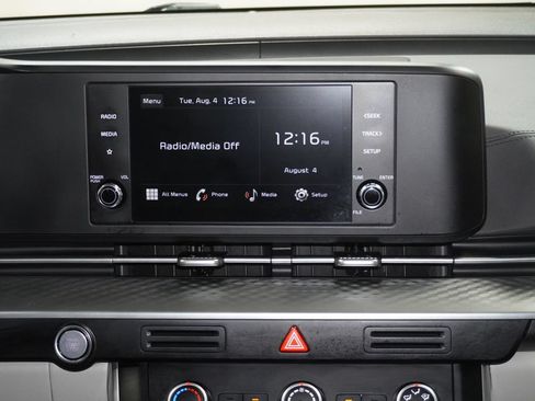 Used 2024 Kia Carnival LX FWD image 19