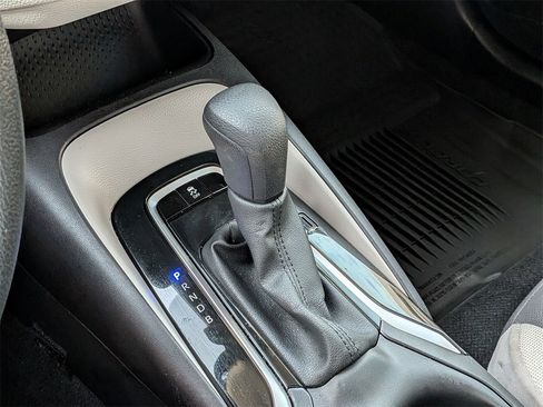 Used 2025 Toyota Corolla LE image 14