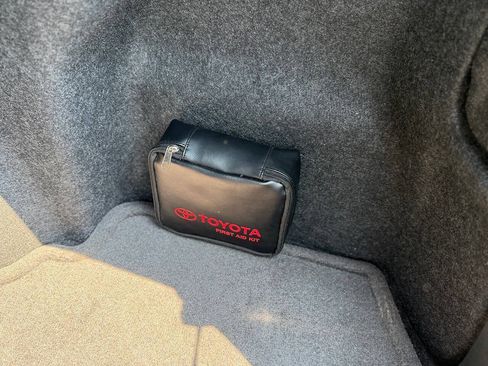 Used 2006 Toyota Camry XLE w/ VSC & Side Airbag Pkg FWD image 44