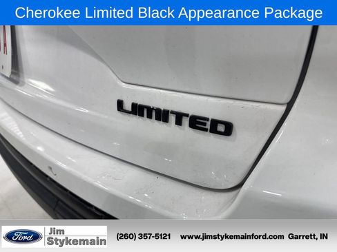 Used 2024 Jeep Grand Cherokee Limited w/ Black Appearance Package AWD/4WD image 7