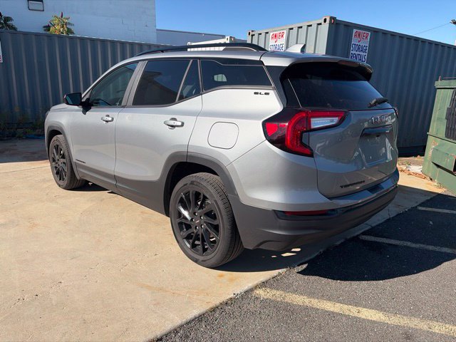 Used 2024 GMC Terrain SLE w/ Driver Convenience Package FWD image 6