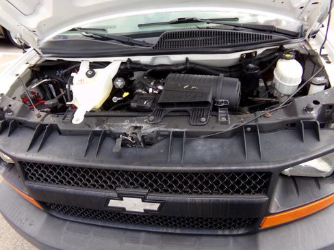 Used 2015 Chevrolet Express 2500 image 44