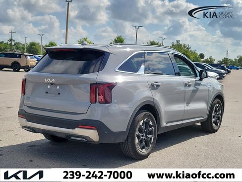 Certified 2025 Kia Sorento S FWD image 6