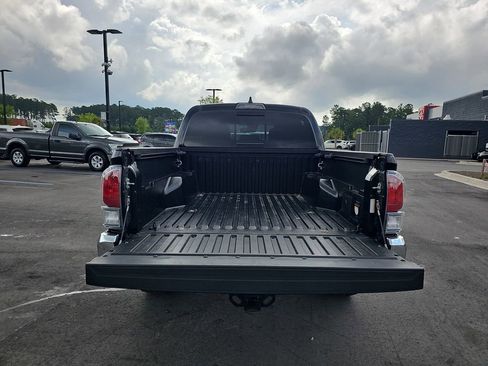 Used 2023 Toyota Tacoma TRD Off-Road AWD/4WD image 17