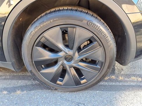 Used 2024 Tesla Model Y Long Range image 11