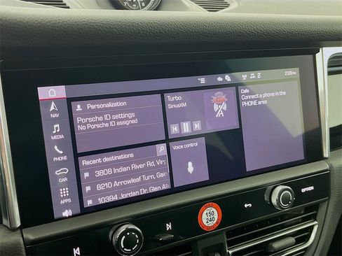 Certified 2025 Porsche Macan image 15