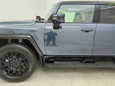 Used 2025 GMC Hummer EV 3X w/ LPO, Illumination Package AWD/4WD image 9