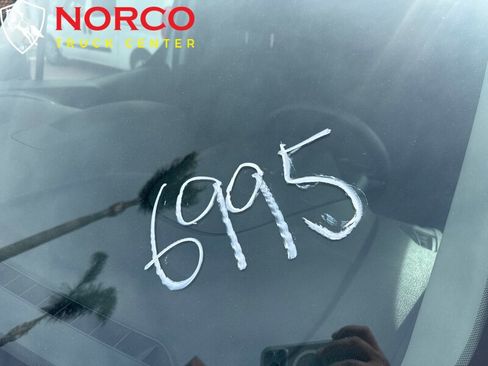 Used 2015 Ford Transit Connect XL image 22