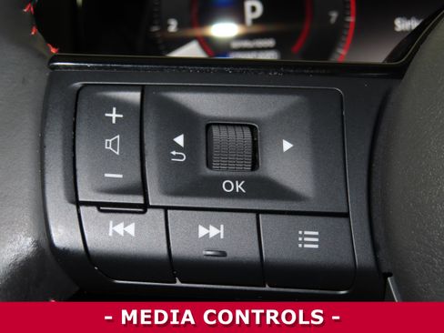 Certified 2025 Nissan Kicks SR image 13