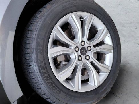 Used 2024 Ford Edge Titanium image 10