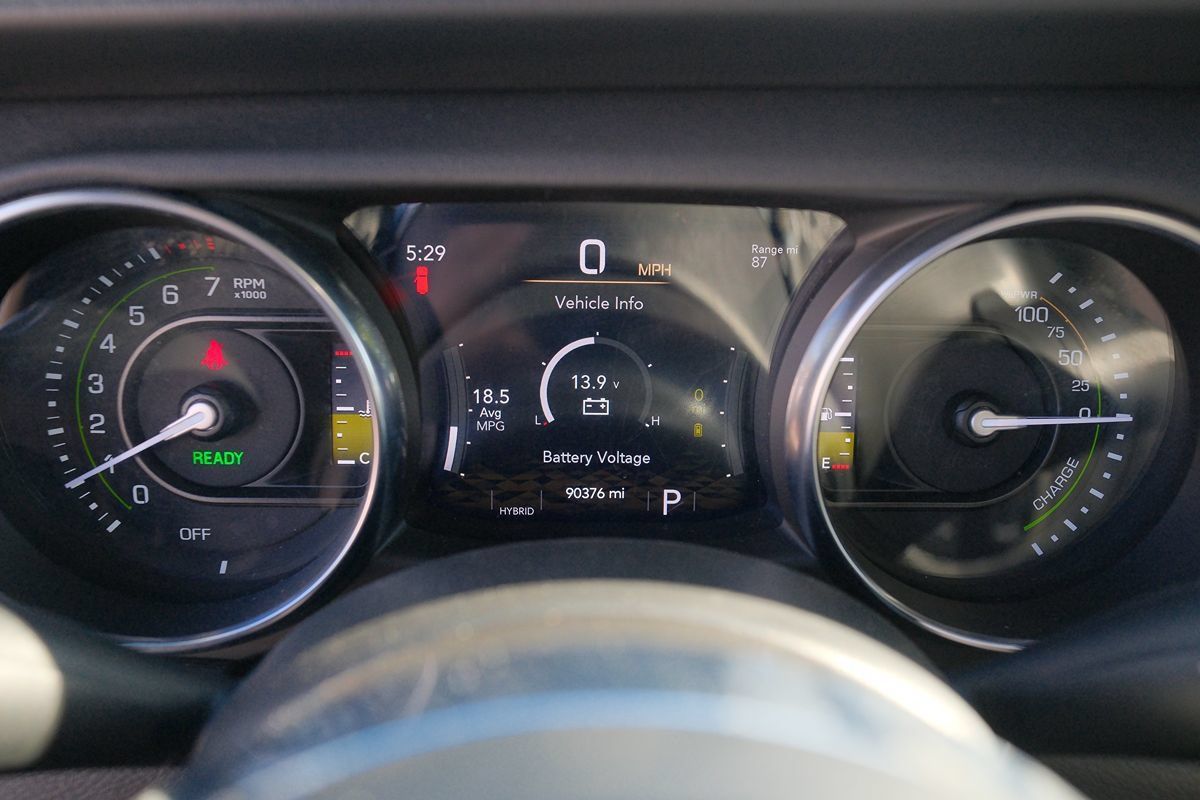 Used 2022 Jeep Wrangler Unlimited Sahara w/ Cold Weather Group AWD/4WD image 15
