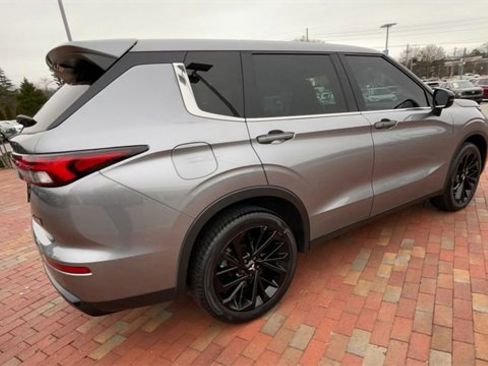Used 2022 Mitsubishi Outlander SE image 9