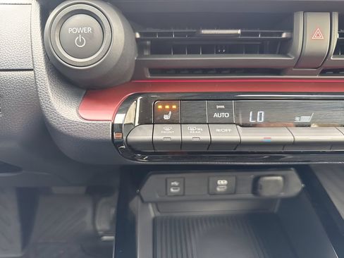 Used 2026 Toyota Prius Plug-In Hybrid FWD image 23