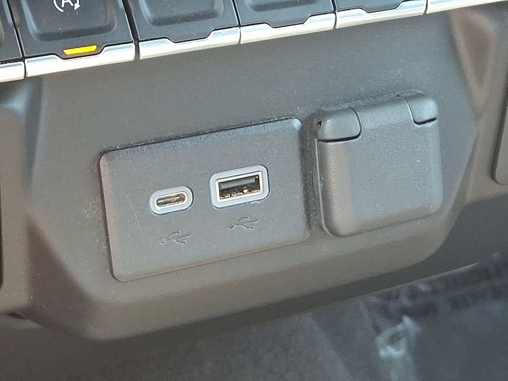 Certified 2022 Chevrolet Silverado 1500 LT AWD/4WD image 26