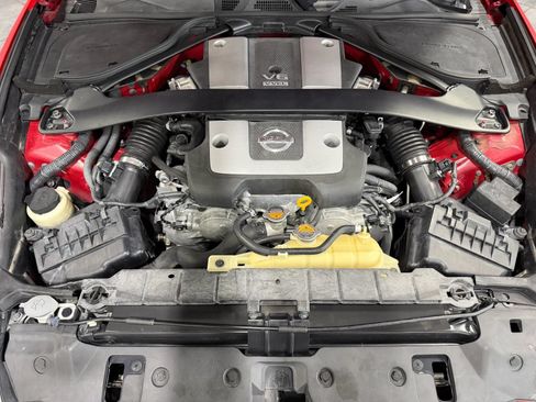 Used 2013 Nissan 370Z Coupe RWD image 19