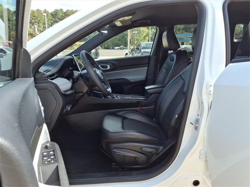 Used 2024 Jeep Compass Latitude image 13