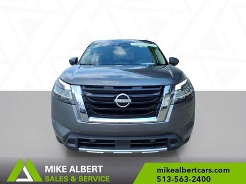Used 2023 Nissan Pathfinder SL w/ SL Premium Package AWD/4WD image 2