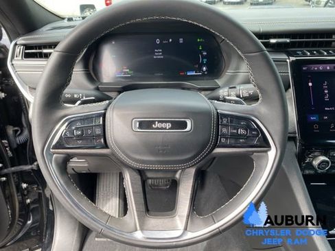 Used 2023 Jeep Grand Cherokee Overland AWD/4WD image 35