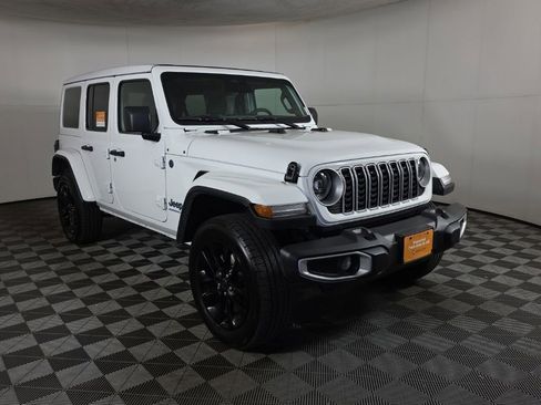 Used 2025 Jeep Wrangler Unlimited Sahara w/ Safety Group AWD/4WD image 3