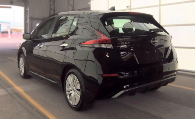 Used 2025 Nissan Leaf S FWD image 4
