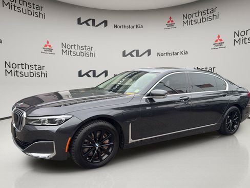 Used 2021 BMW 745e xDrive w/ Luxury Rear Seating Package AWD/4WD image 2