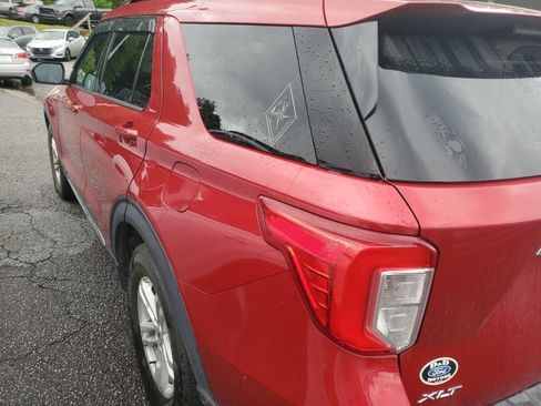 Used 2021 Ford Explorer XLT w/ Equipment Group 202A AWD/4WD image 11