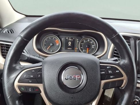 Used 2016 Jeep Cherokee Sport FWD image 11