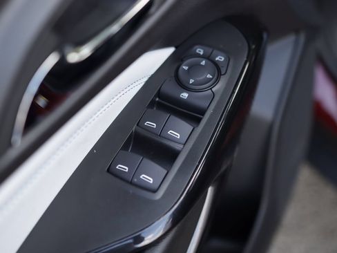 Used 2025 Chevrolet Trax LT FWD image 22