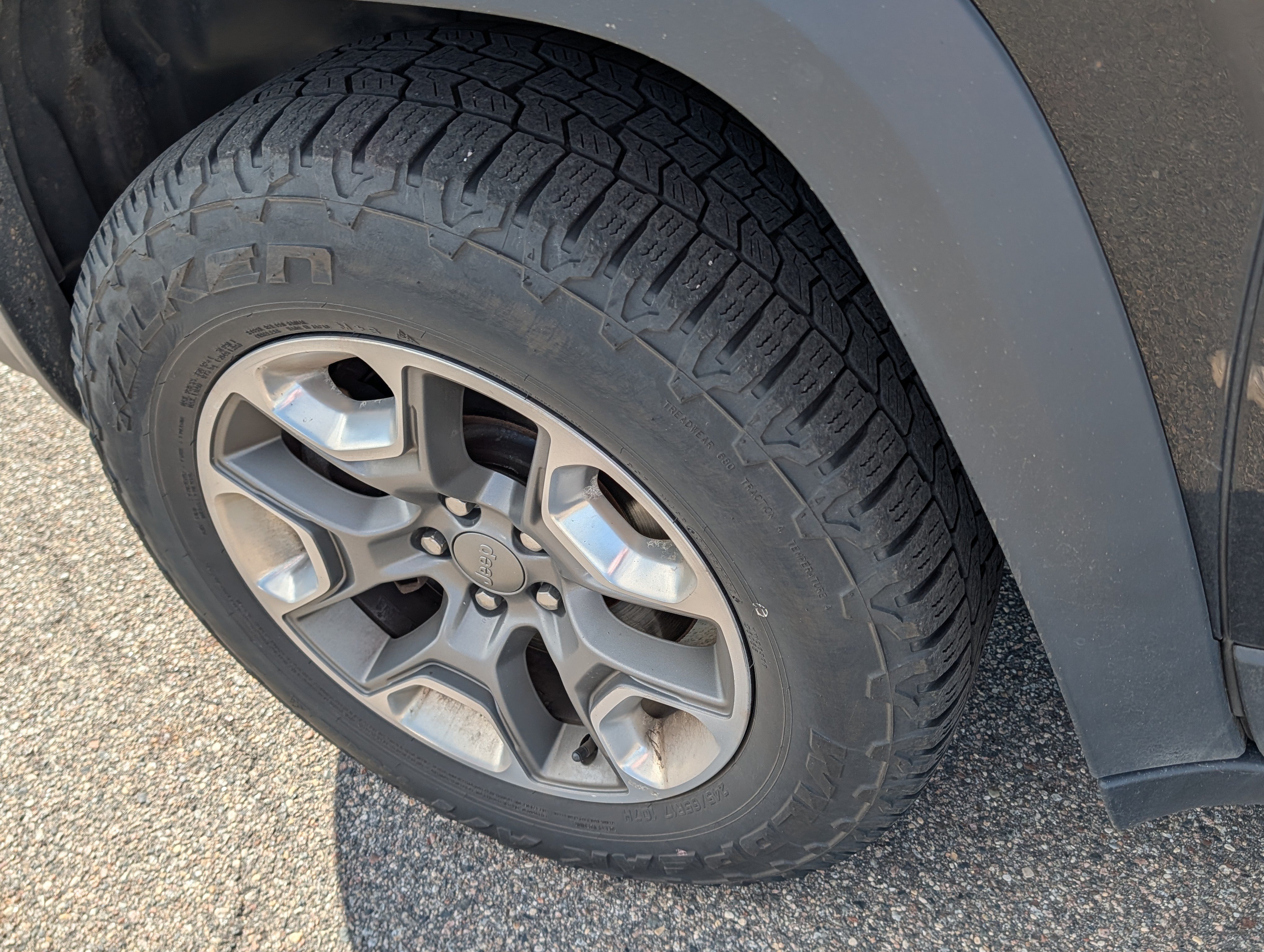 Used 2019 Jeep Cherokee Trailhawk w/ Cold Weather Group AWD/4WD image 6