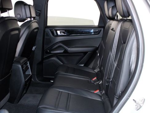 Certified 2023 Porsche Cayenne w/ Premium Package AWD/4WD image 22