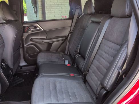 Used 2023 Mitsubishi Outlander SE Black Edition AWD/4WD image 15