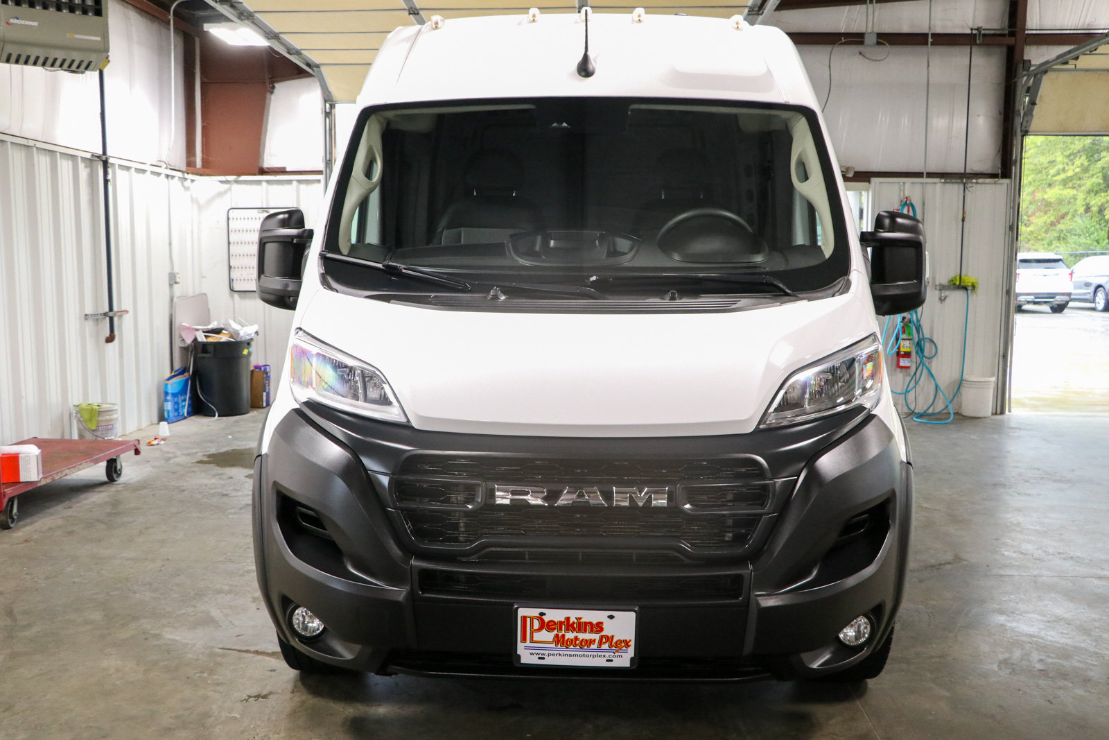 Used 2024 RAM ProMaster 2500 w/ Convenience Group FWD image 4