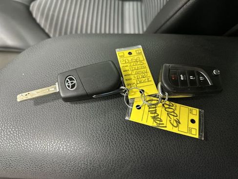Used 2023 Toyota Camry SE FWD image 32