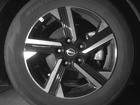 Used 2025 Nissan Sentra SV FWD image 13