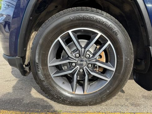 Used 2017 Jeep Grand Cherokee Limited AWD/4WD image 30