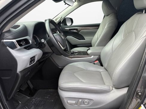 Used 2022 Toyota Highlander Platinum image 19