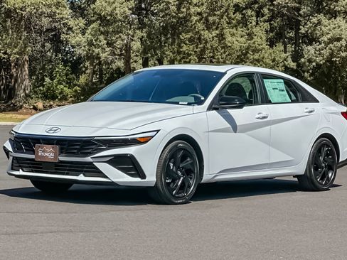 New 2026 Hyundai Elantra SEL Sport Premium FWD image 8